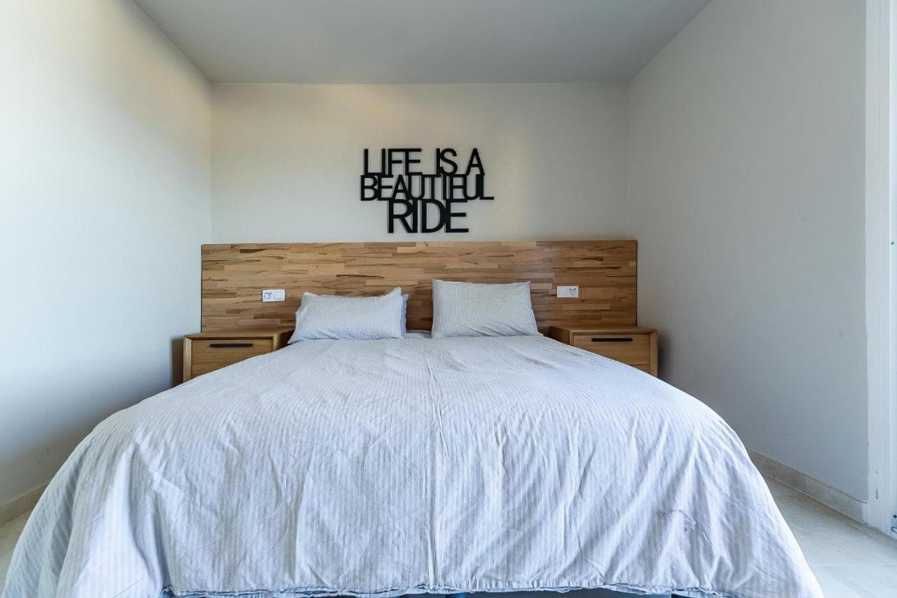 Vistas Azules -- Remodeled, Large Terrace, Spectacular Ocean Views And Beach Level Access ตอร์เรโมลิโนส ภายนอก รูปภาพ